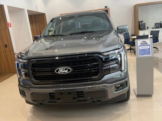 FORD F-150 5.0 V8 GASOLINA CD LARIAT BLACK FX4 AUTOMÁTICO